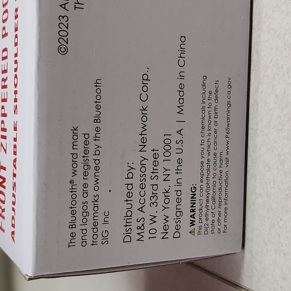 Budweiser Bluetooth Cooler Speaker With Bottle Opener & 2 Can Cooler - Picture 6 of 6